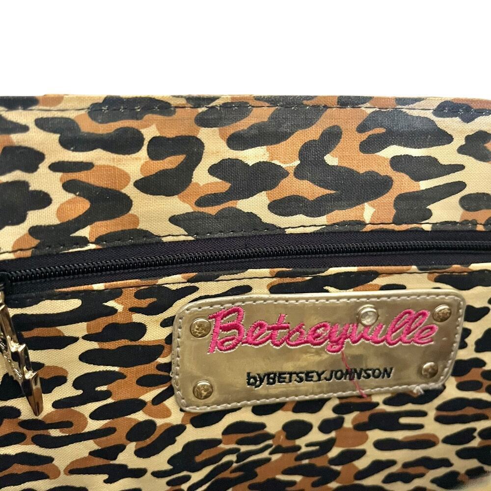 Betsey Johnson Betseyville Playa de Betsey Studded Straw Pom-Pom Clutch Bag - Picture 6 of 11